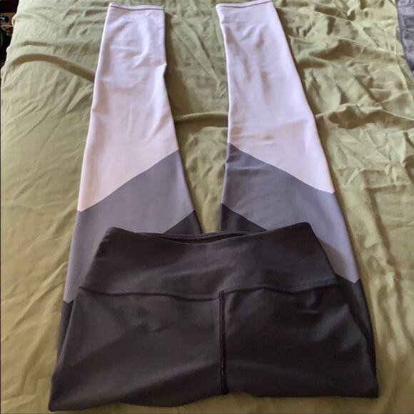 Active Leggings Black, Grey, and White Colorblock Size S - Picture 2 of 11